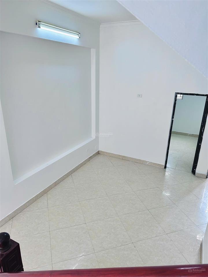 Cc cho thuê nhà lk 2.5 tầng 4 phòng ngủ, khu phố sầm uất tại hiệp hòa, có sẵn điều hòa, nóng lạnh