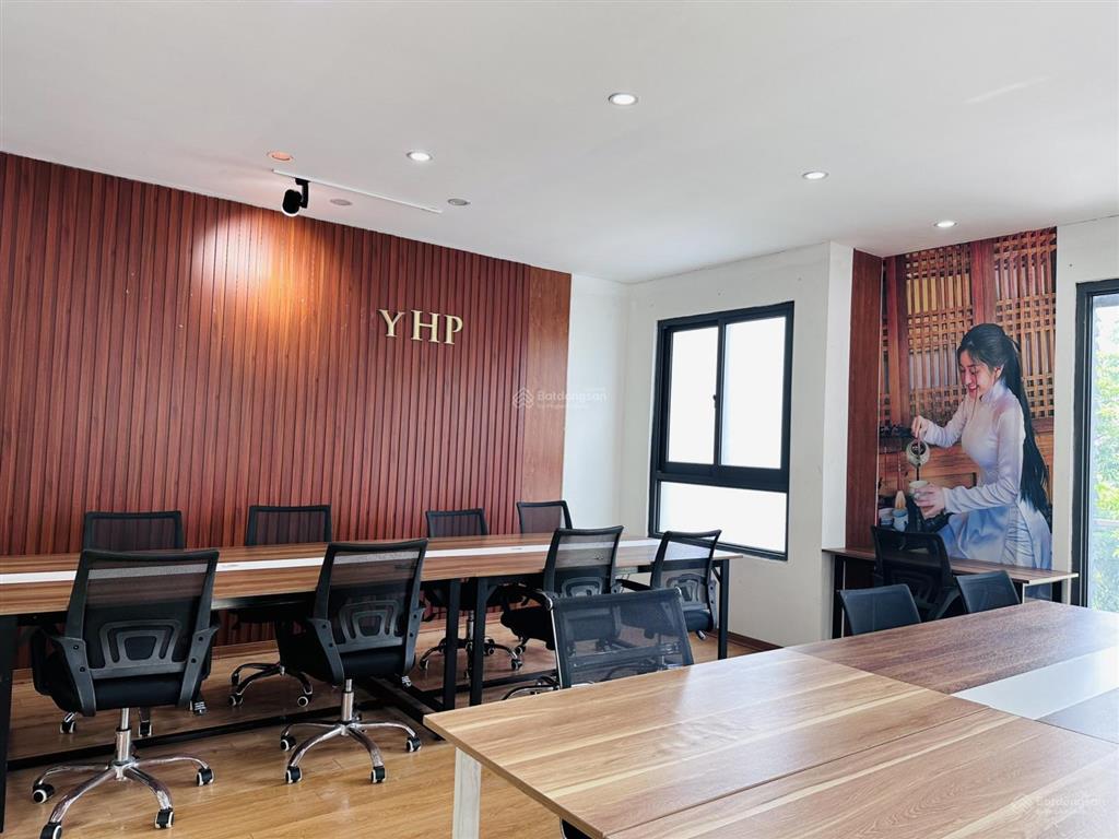 Tôi còn trống văn phòng đẹp tại tầng 2 căn biệt thự an vượng, view công viên thiên văn học, giá 6tr