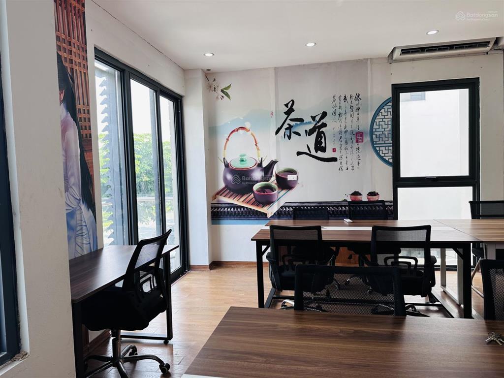 Tôi còn trống văn phòng đẹp tại tầng 2 căn biệt thự an vượng, view công viên thiên văn học, giá 6tr