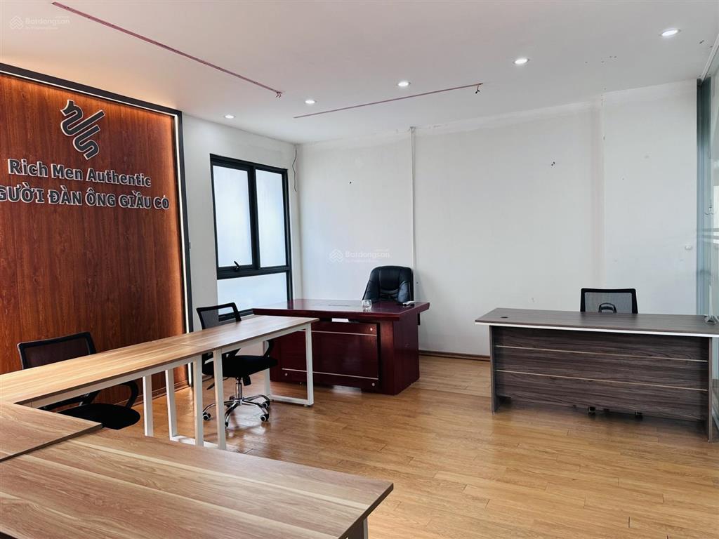 Tôi còn trống văn phòng đẹp tại tầng 2 căn biệt thự an vượng, view công viên thiên văn học, giá 6tr