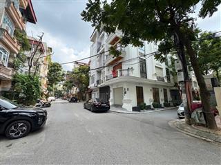 Bán nhà gần 106 hoàng quốc việt, 62m2, mặt tiền 7m, tầm 16 tỷ , gara 2 oto, siêu hiếm, văn phòng.