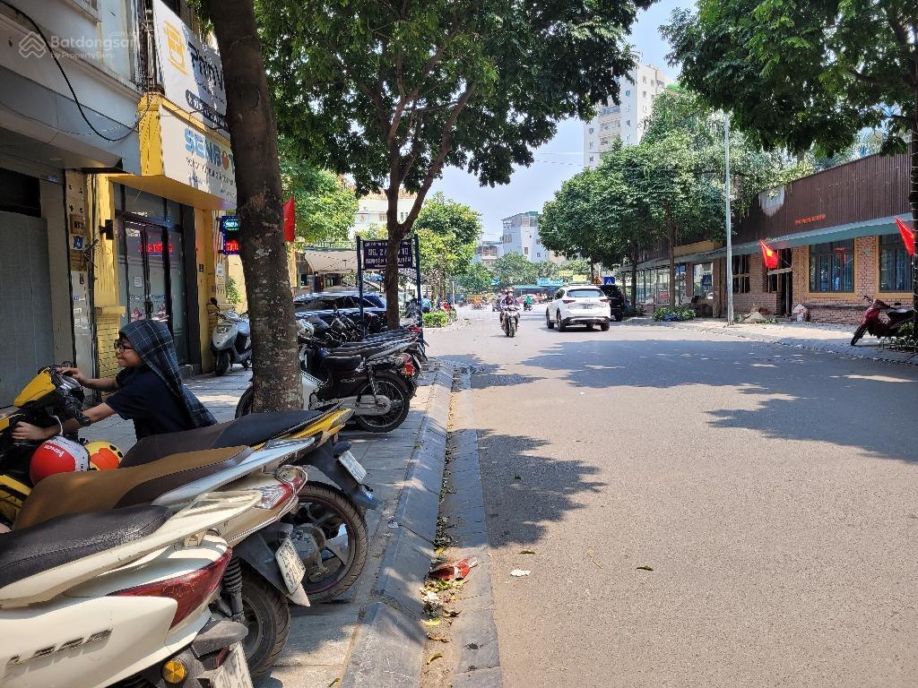 Bán nhà mặt ngõ nguyễn văn huyên đường rộng 10m, vỉa hè rộng 80m2, 7 tầng thang máy giá 20 tỷ