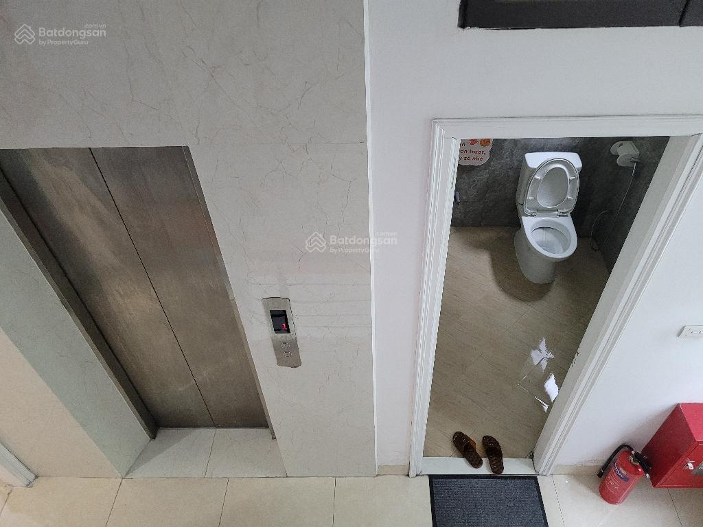 Bán nhà mặt ngõ nguyễn văn huyên đường rộng 10m, vỉa hè rộng 80m2, 7 tầng thang máy giá 20 tỷ