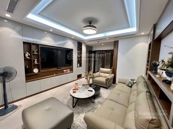 Bán nhà gần hoàng sâm, cầu giấy, 84m2, thang máy, oto 7 chỗ, tầm 25.5 tỷ, thông sàn, kinh doanh.
