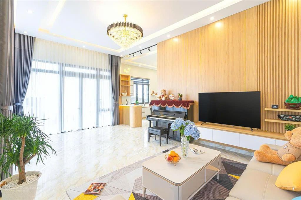 Bán villa đà lạt 750m2, 7pn, đang kinh doanh 120  150tr/tháng, nguyên tử lực, trung tâm p. 8