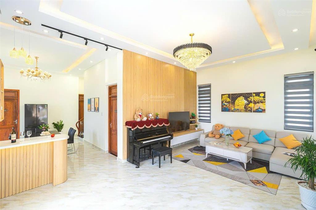 Bán villa đà lạt 750m2, 7pn, đang kinh doanh 120  150tr/tháng, nguyên tử lực, trung tâm p. 8