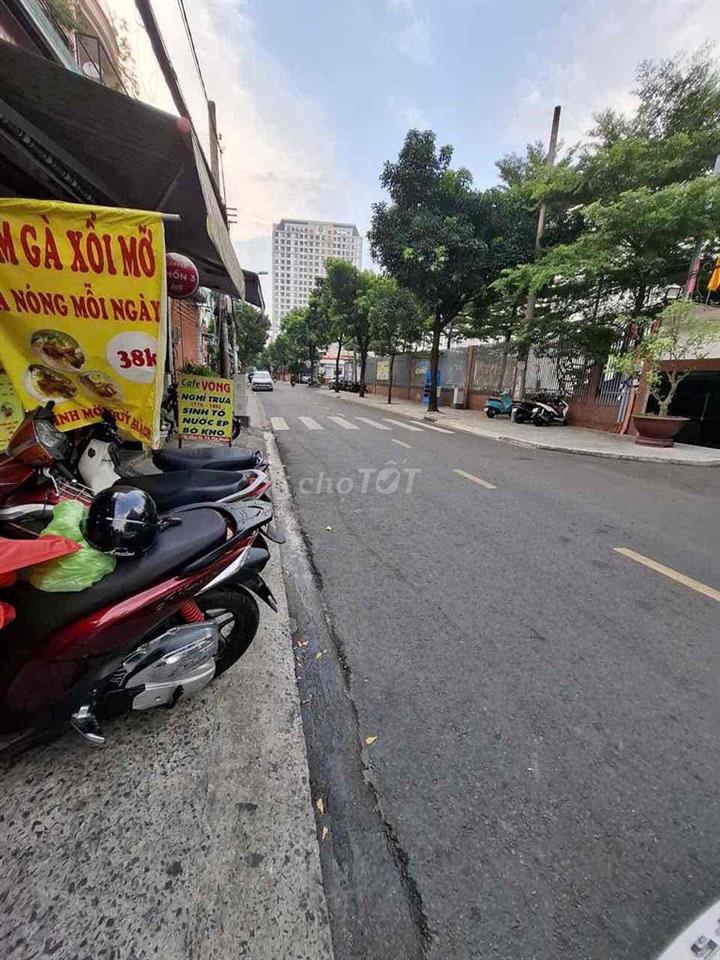 CHO THUÊ NHÀ MẶT TIỀN ĐƯỜNG HỒNG HÀ – ĐỐI DIỆN CÔNG VIÊN
