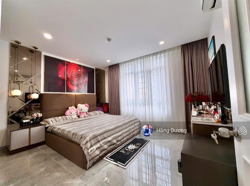 Bán nhanh căn hộ giai việt 3pn 150m2 sẵn decor siêu xinh vị trí đẹp sổ hồng vĩnh viễn có tttm