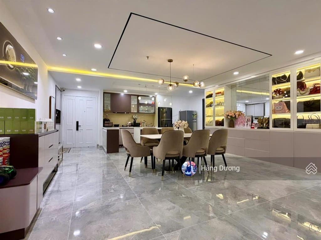 Bán nhanh căn hộ giai việt 3pn 150m2 sẵn decor siêu xinh vị trí đẹp sổ hồng vĩnh viễn có tttm