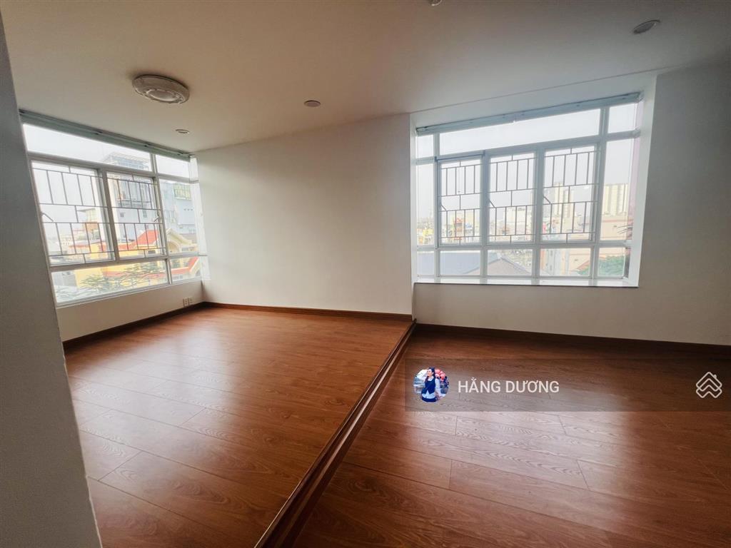 Căn hộ giai việt cần bán 3pn dt lớn 150m2 có sổ hồng. vị trí thuận tiện kết nối nhanh giá tốt