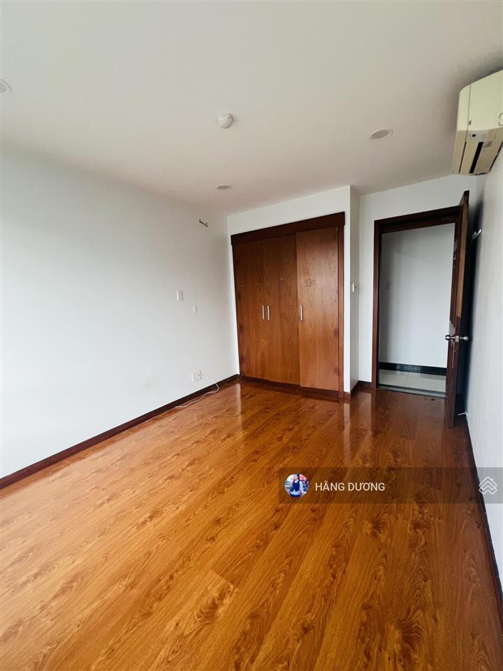 Căn hộ giai việt cần bán 3pn dt lớn 150m2 có sổ hồng. vị trí thuận tiện kết nối nhanh giá tốt