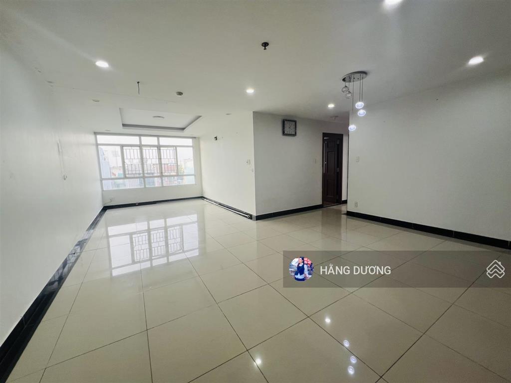 Căn hộ giai việt cần bán 3pn dt lớn 150m2 có sổ hồng. vị trí thuận tiện kết nối nhanh giá tốt