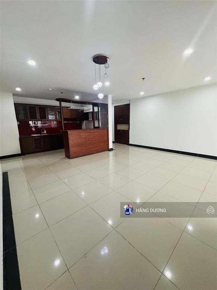Căn hộ giai việt cần bán 3pn dt lớn 150m2 có sổ hồng. vị trí thuận tiện kết nối nhanh giá tốt