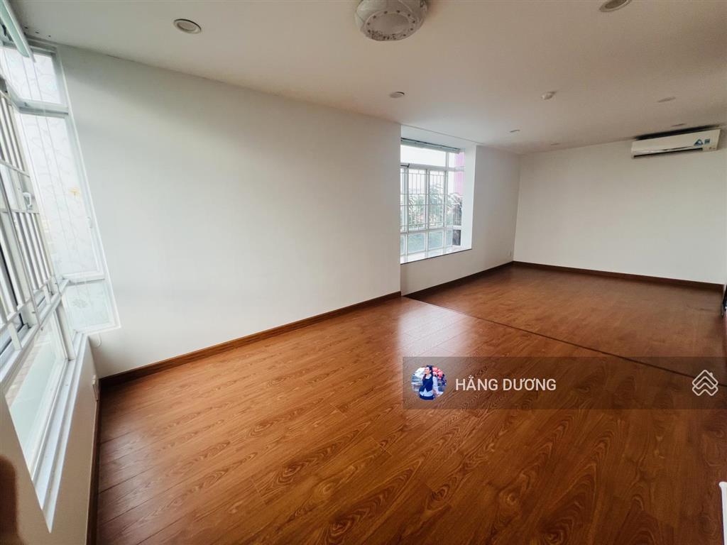Căn hộ giai việt cần bán 3pn dt lớn 150m2 có sổ hồng. vị trí thuận tiện kết nối nhanh giá tốt