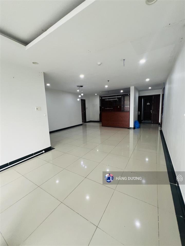 Căn hộ giai việt cần bán 3pn dt lớn 150m2 có sổ hồng. vị trí thuận tiện kết nối nhanh giá tốt