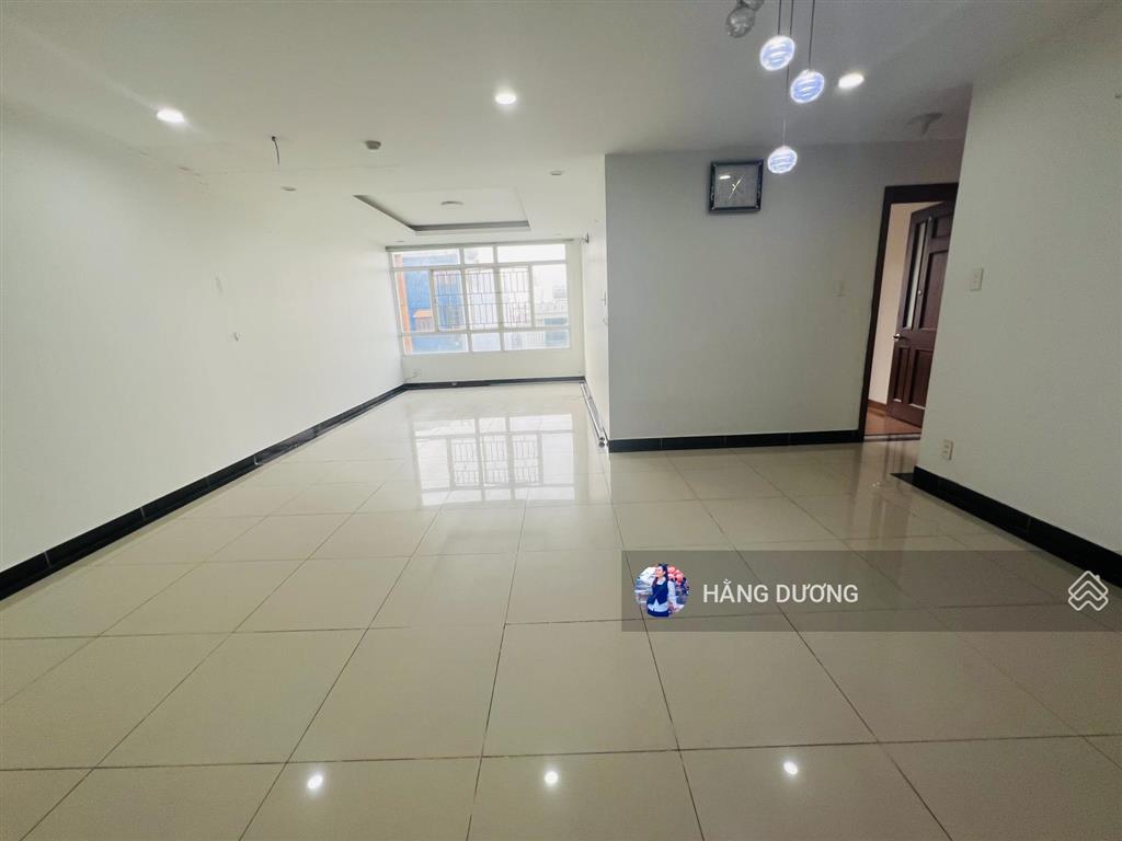 Căn hộ giai việt cần bán 3pn dt lớn 150m2 có sổ hồng. vị trí thuận tiện kết nối nhanh giá tốt