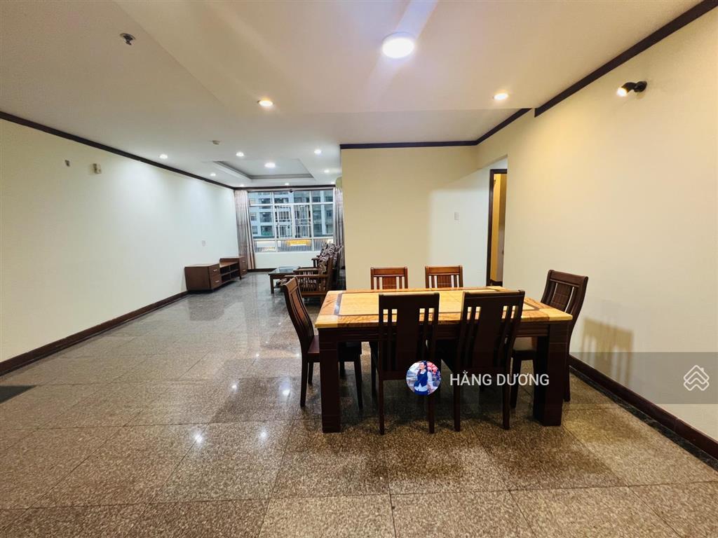 Bán căn hộ hoàng anh giai việt 3pn2wc 150m2 shr. nhà thoáng view xinh vị trí kết nối nhanh. có tttm
