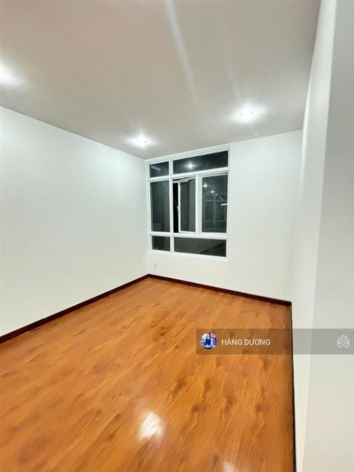 Cần bán gấp căn hộ giai việt 2pn 2wc 115m2  sổ hồng lâu dài  view nội khu, vị trí trung tâm p5 q8