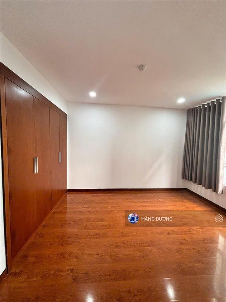 Cho thuê căn hộ duplex thông tầng cc giai việt. dt 230m2, tiện ích đầy đủ  kết nối nhanh trung tâm