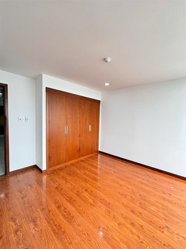 Cho thuê căn hộ duplex thông tầng cc giai việt. dt 230m2, tiện ích đầy đủ  kết nối nhanh trung tâm