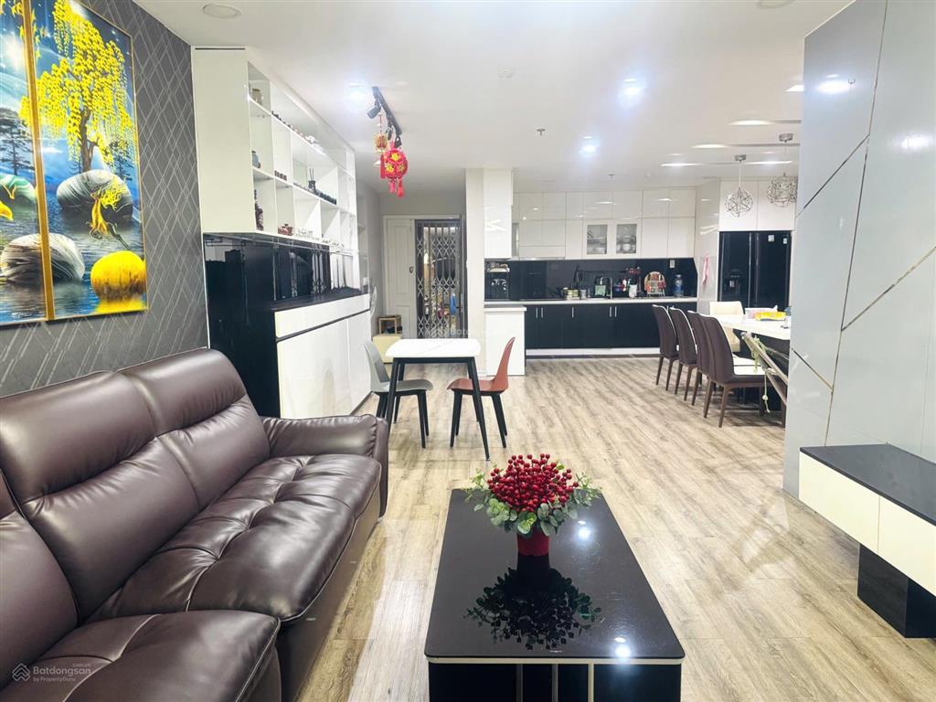 Cho thuê căn hộ giai việt 3pn3wc 150m2 nhận nhà ở ngay nhà đẹp view mát. giá tốt chỉ từ 15 triệu/th