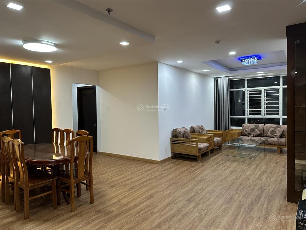 Cho thuê căn hộ giai việt 2pn 2wc dt 115m2 nhà trống giá 12tr có tttm thuận tiện  mt tạ quang bửu
