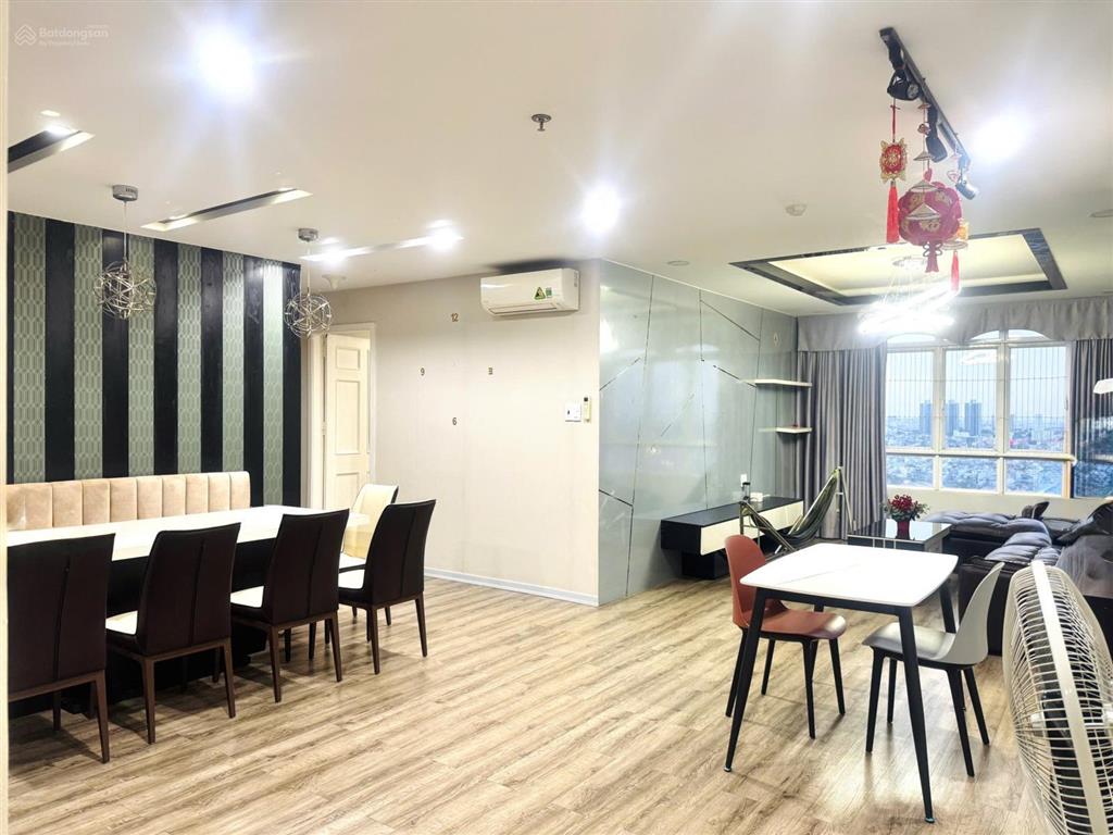 Cho thuê căn hộ giai việt 2pn 2wc dt 115m2 nhà trống giá 12tr có tttm thuận tiện  mt tạ quang bửu