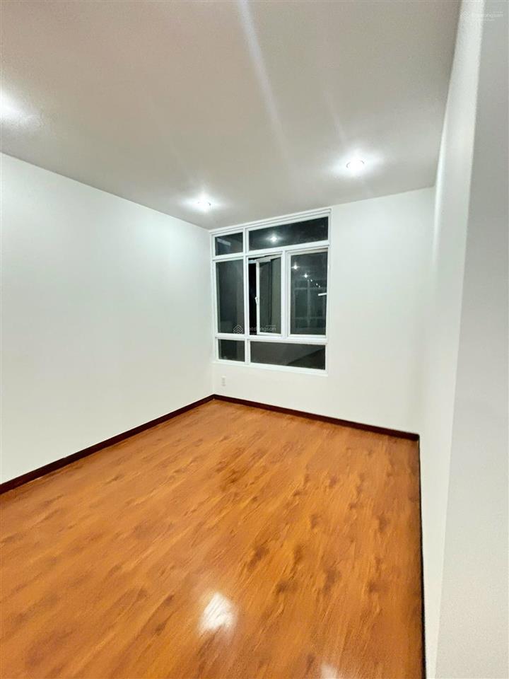 Cho thuê căn hộ giai việt 2pn 2wc dt 115m2 nhà trống giá 12tr có tttm thuận tiện  mt tạ quang bửu