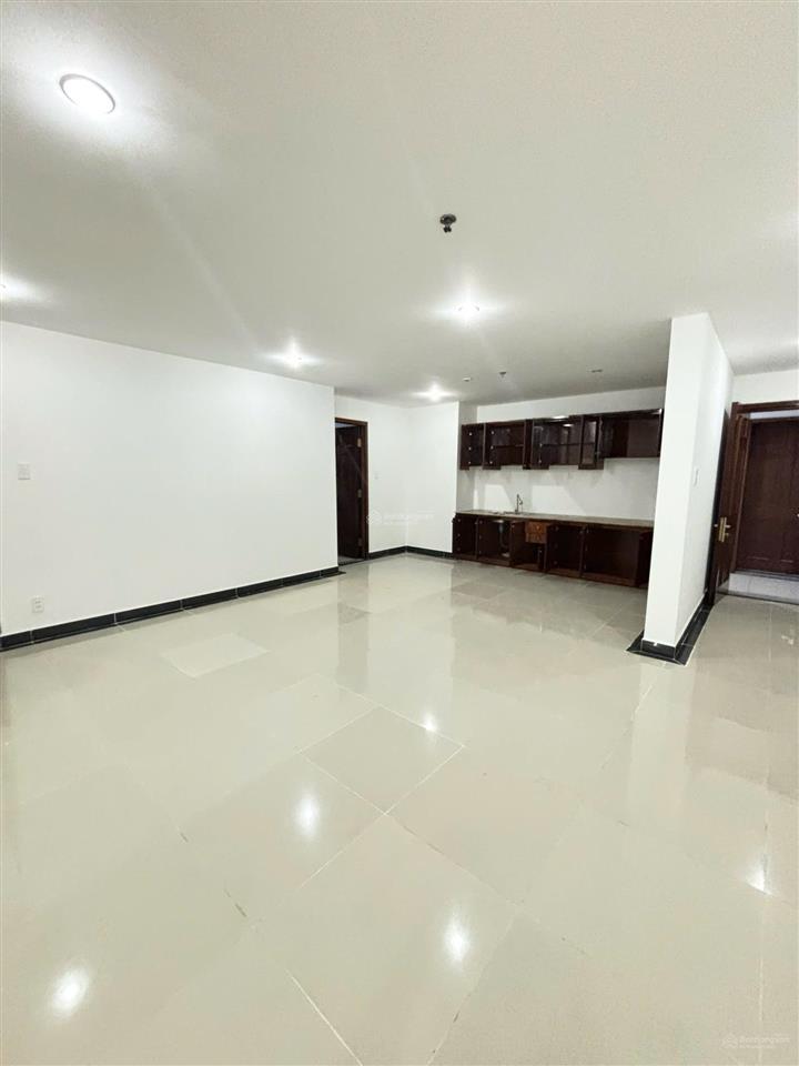 Cho thuê căn hộ giai việt 2pn 2wc dt 115m2 nhà trống giá 12tr có tttm thuận tiện  mt tạ quang bửu