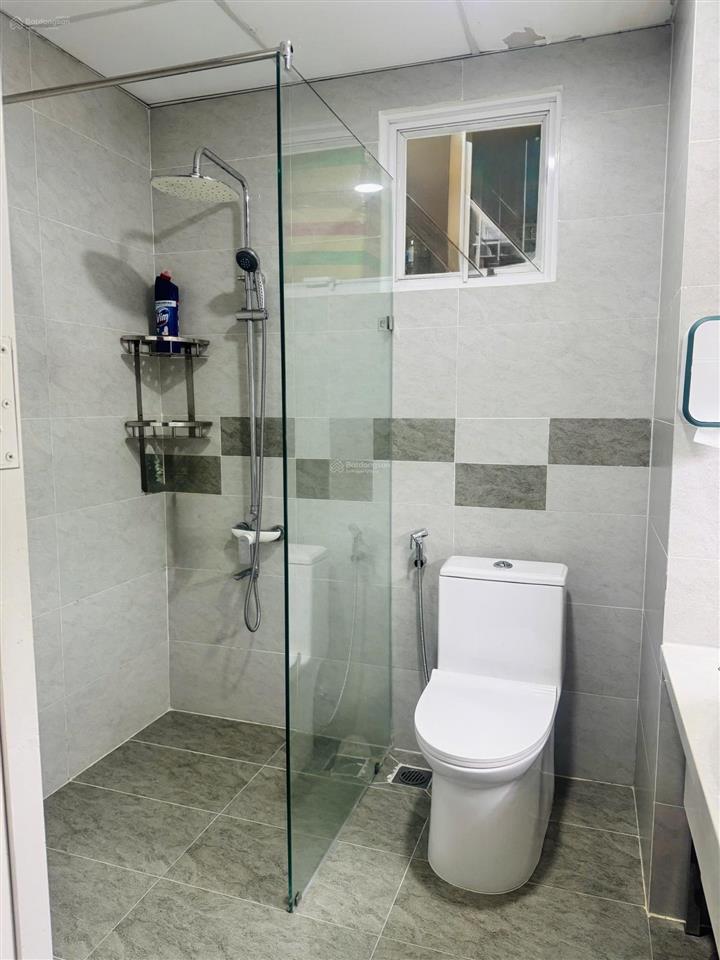Cho thuê căn hộ giai việt 2pn 2wc dt 115m2 nhà trống giá 12tr có tttm thuận tiện  mt tạ quang bửu