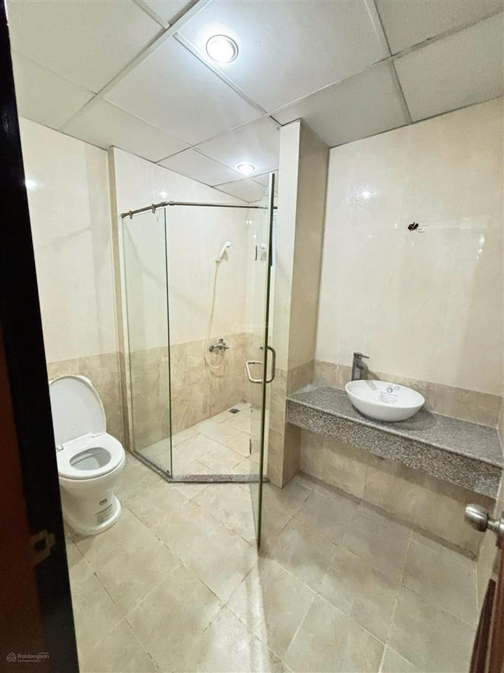 Cho thuê căn hộ giai việt 2pn 2wc dt 115m2 nhà trống giá 12tr có tttm thuận tiện  mt tạ quang bửu