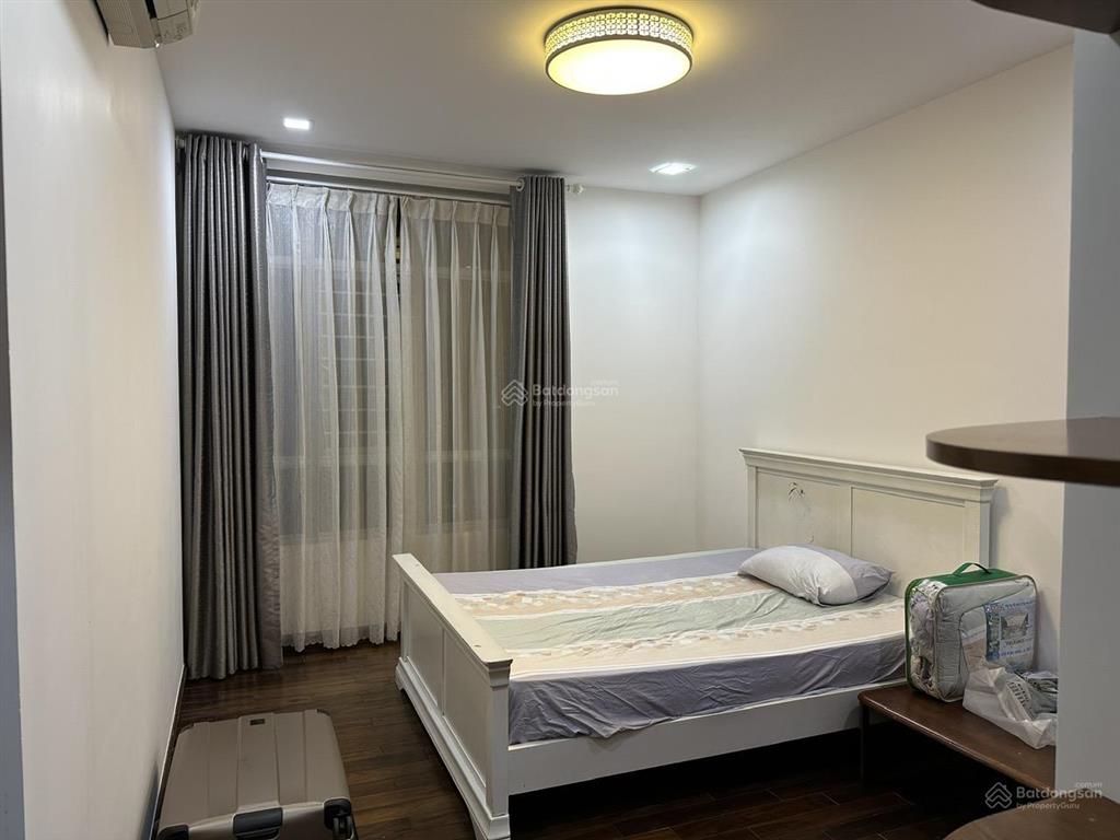 Cho thuê căn hộ giai việt 2pn 2wc dt 115m2 nhà trống giá 12tr có tttm thuận tiện  mt tạ quang bửu