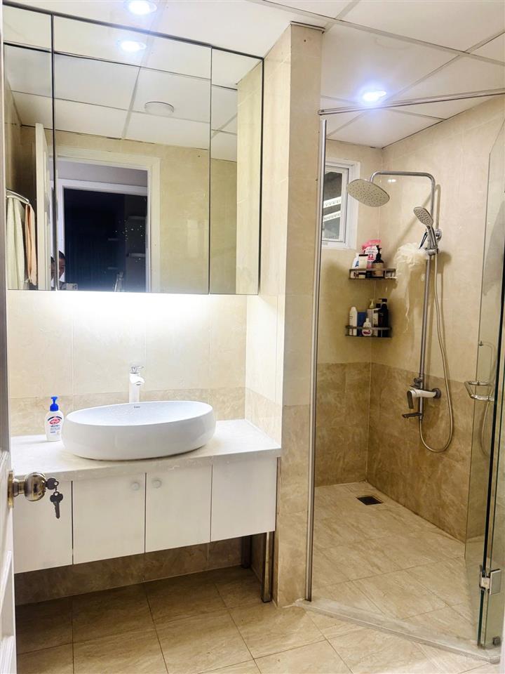 Cho thuê căn hộ giai việt 2pn 2wc dt 115m2 nhà trống giá 12tr có tttm thuận tiện  mt tạ quang bửu