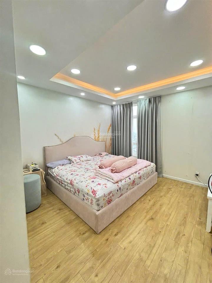 Căn hộ giai việt cần bán. 3pn 2wc 150m2 nhà đẹp view thoáng mát  có sổ hồng  vị trí trung tâm