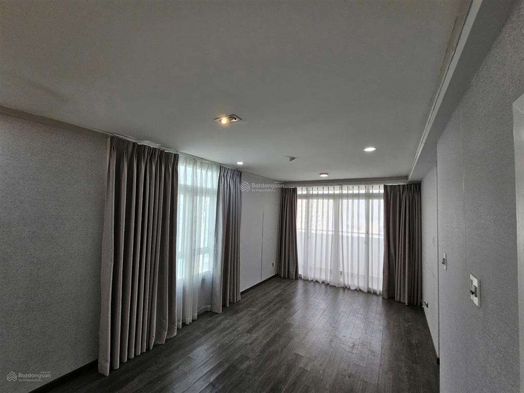 Căn hộ giai việt cần bán. 3pn 2wc 150m2 nhà đẹp view thoáng mát  có sổ hồng  vị trí trung tâm