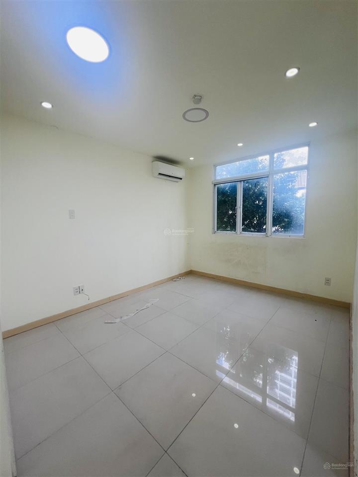 Bán căn hộ góc giai việt thuộc tầng trệt, view mặt nội khu siêu hiếm, thuận tiện có thể kinh doanh