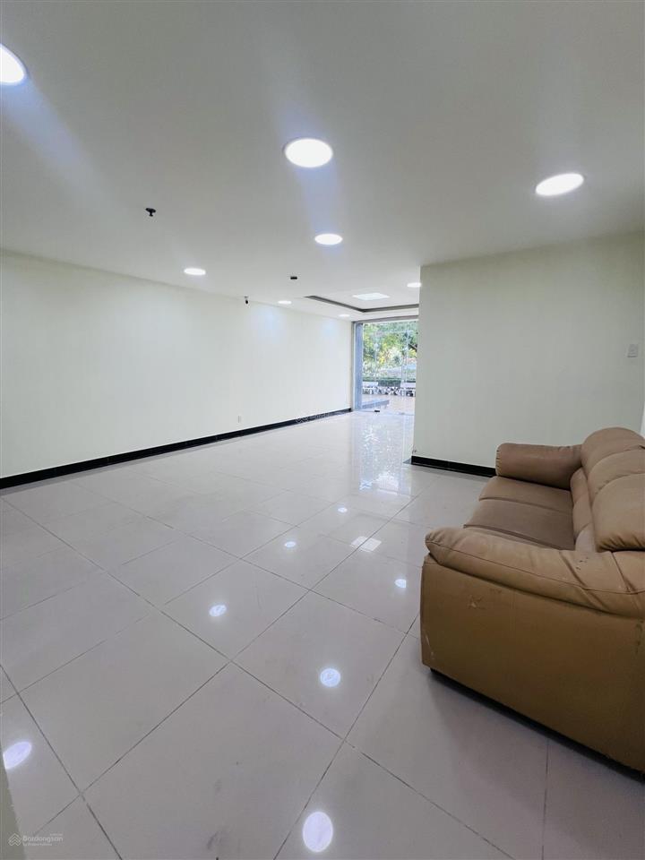 Bán căn hộ góc giai việt thuộc tầng trệt, view mặt nội khu siêu hiếm, thuận tiện có thể kinh doanh
