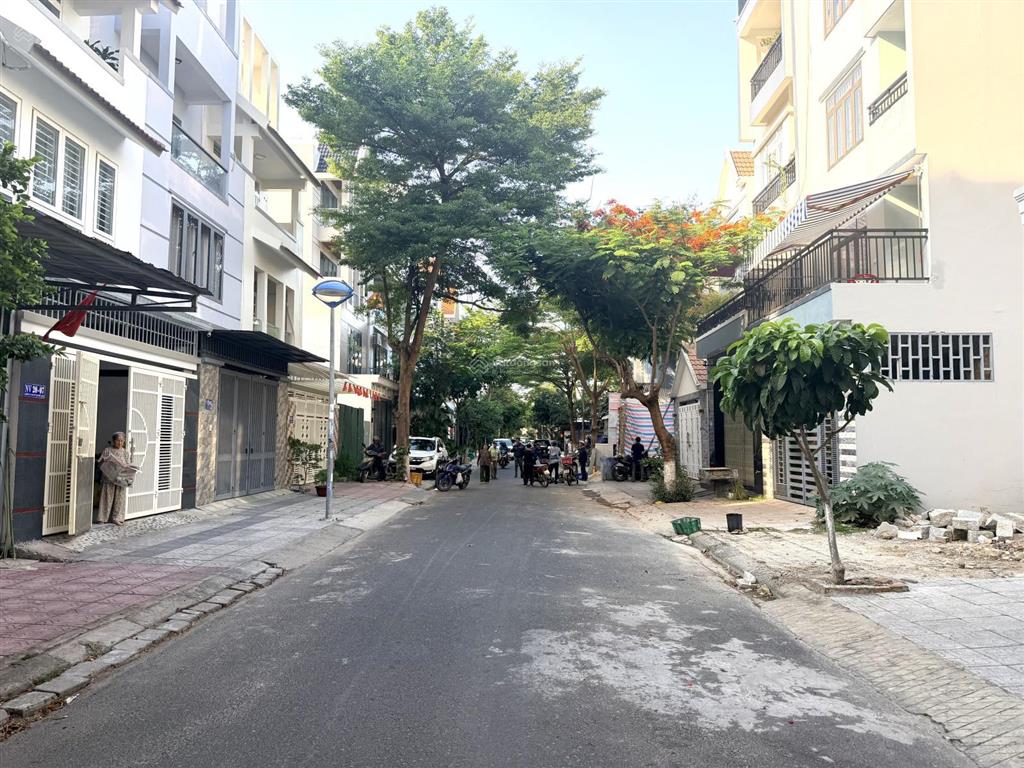 Bán đất khu đô thị phước long b mặt tiền đường lê thiết hùng chỉ 5tỷ450 triệu xây xong ra sổ