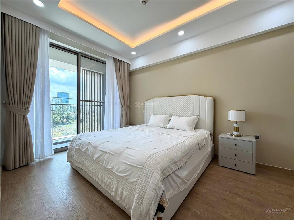 Bán 3pn midtown view sông giá tốt, 14,9 tỷ.  0909 209 *** thảo
