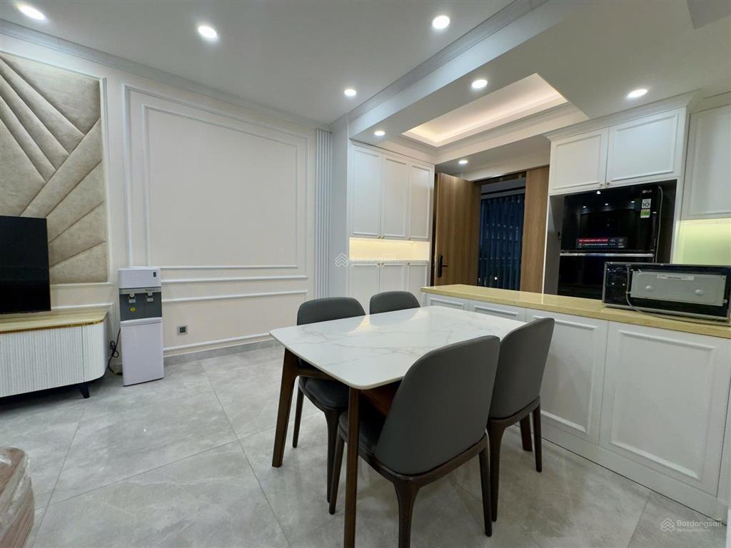 Bán nhanh midtown m8 2pn 2 wc, đang có hđt 30 tr, giá 8,8 tỷ.  0909 209 *** thảo