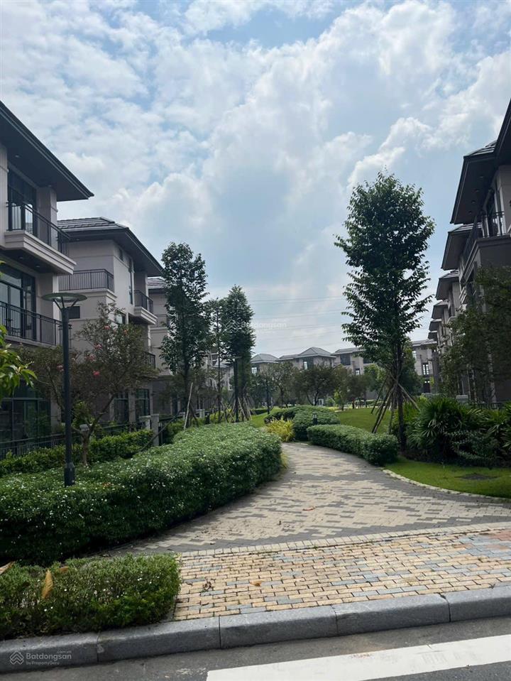 Bán biệt thự đơn lập 250m góc công viên gs nhà bè, giá 35 tỷ.  0909 209 *** thảo