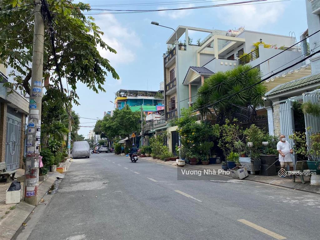 Mt lê lâm 4x20m 3 lầu st 11 tỷ hot nhất khu