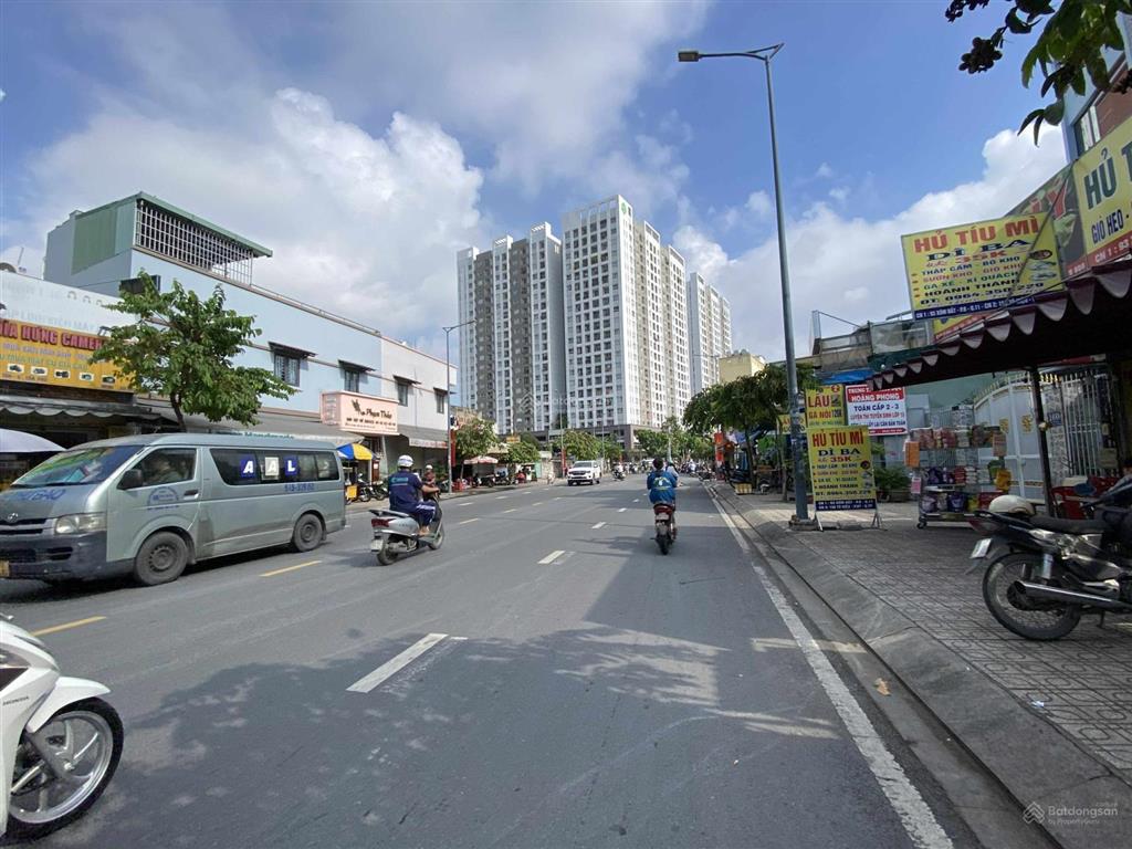 Đường 10m khu tô hiệu 4.6x21m cấp 4 giá 9.9 tỷ