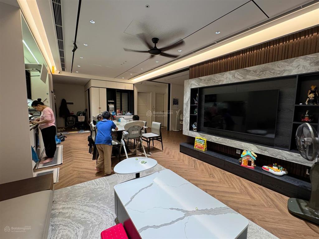 Bán 3 phòng ngủ tại chung cư tsq, mỗ lao hà đông, 122m, sổ đỏ, giá 8.x tỷ.  0878 800 ***