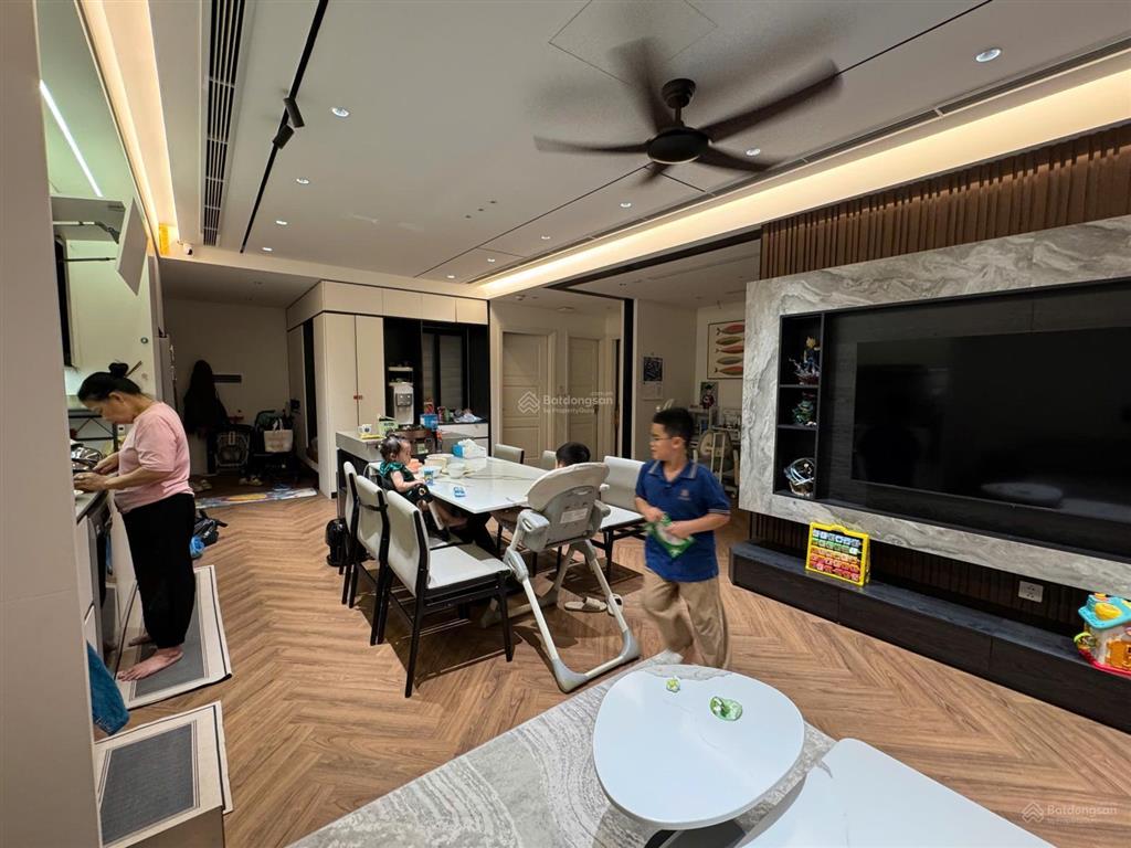 Bán 3 phòng ngủ tại chung cư tsq, mỗ lao hà đông, 122m, sổ đỏ, giá 8.x tỷ.  0878 800 ***