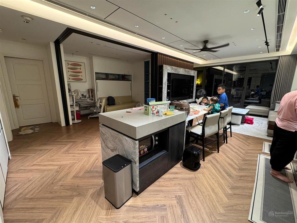 Bán 3 phòng ngủ tại chung cư tsq, mỗ lao hà đông, 122m, sổ đỏ, giá 8.x tỷ.  0878 800 ***
