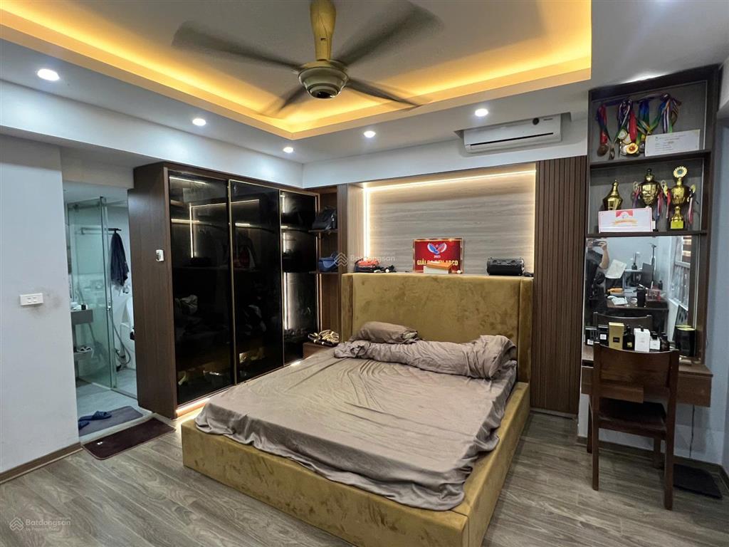 Bán căn hộ 4 ngủ, 2vs, sổ đỏ full nội thất mới, giá 10,x tỷ  em định 0878 800 ***