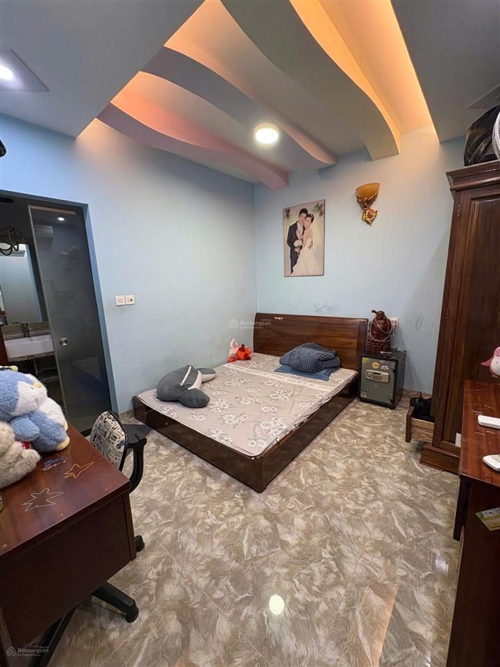 89 phùng hưng hà đông, 2 ngủ, 2vs sổ đỏ  0878 800 ***