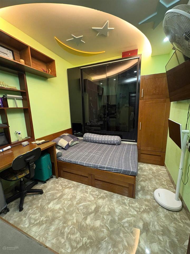 89 phùng hưng hà đông, 2 ngủ, 2vs sổ đỏ  0878 800 ***