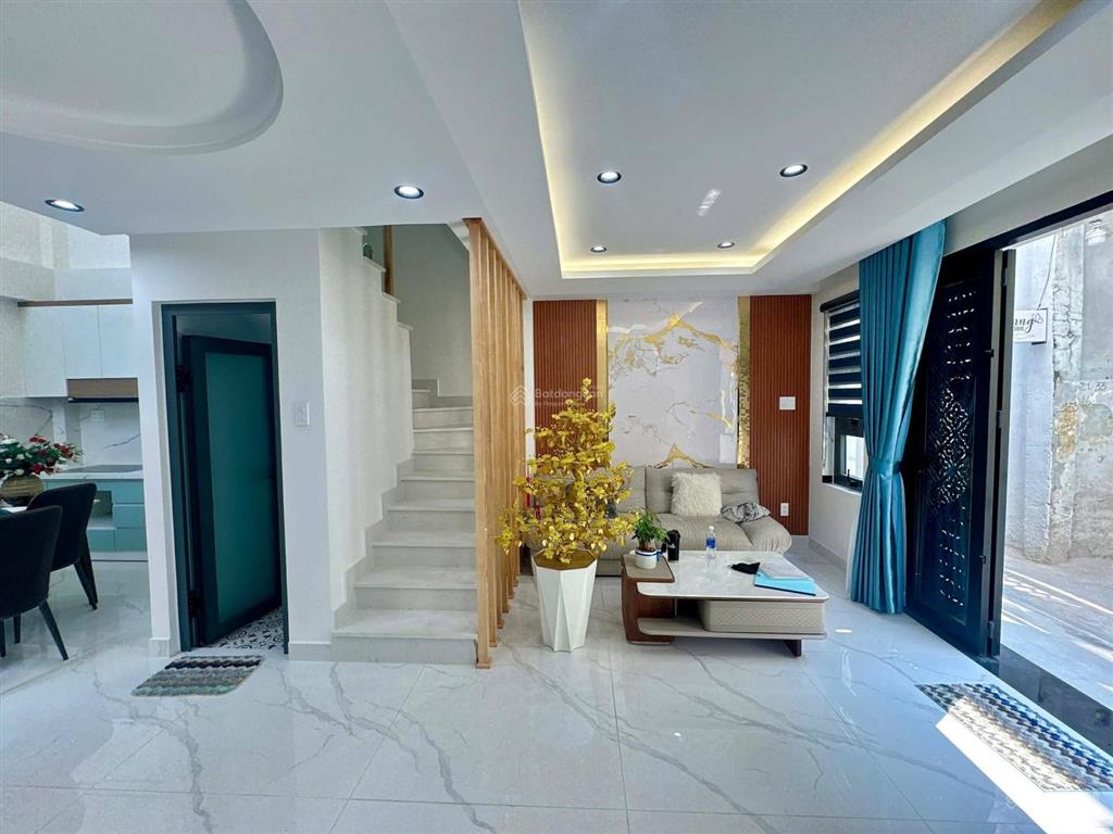 Hxh cầm bá thước, p.7, phú nhuận, 5 tầng, ngang 5m, giá 9,3 tỷ.